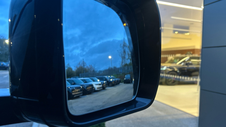 Land Rover Defender 3.0 D250 X-Dynamic SE 90 3dr Auto Diesel Estate